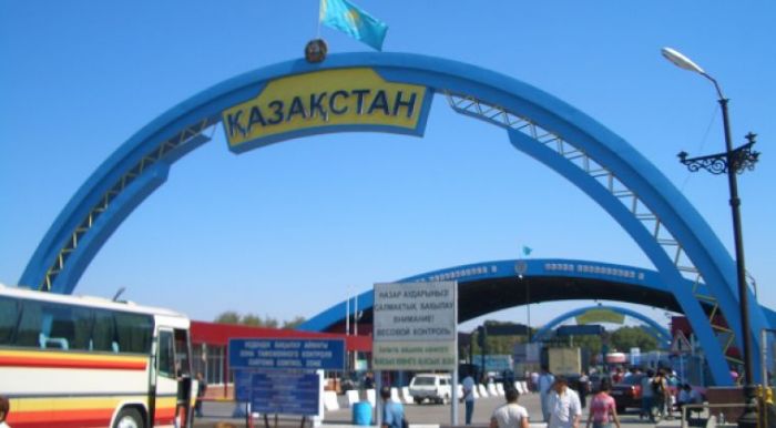 Казахстанские пограничники не пустили в Россию тонну контрабандного дизтоплива