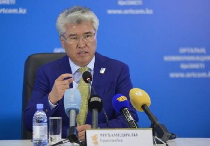 Министр культуры и спорта РК пожалел кыргызстанцев, убирающих туалеты в Москве