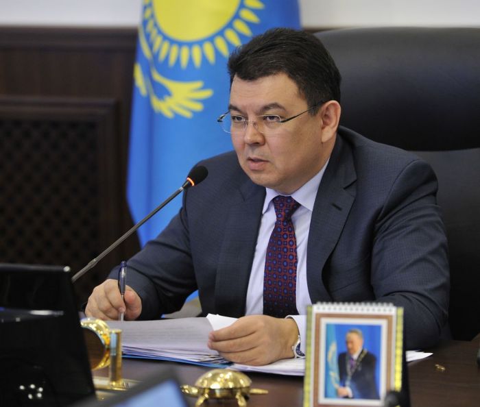 ​Бозумбаев: Казахстан ожидает стабилизации объемов нефтедобычи с 2017г