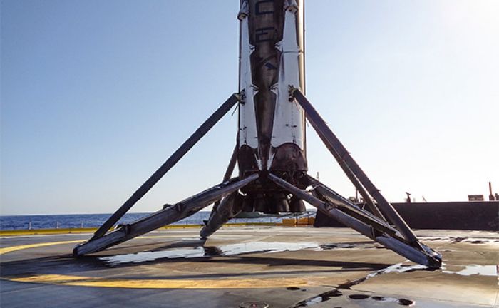 SpaceX в третий раз подряд посадила ступень Falcon 9 на морскую платформу