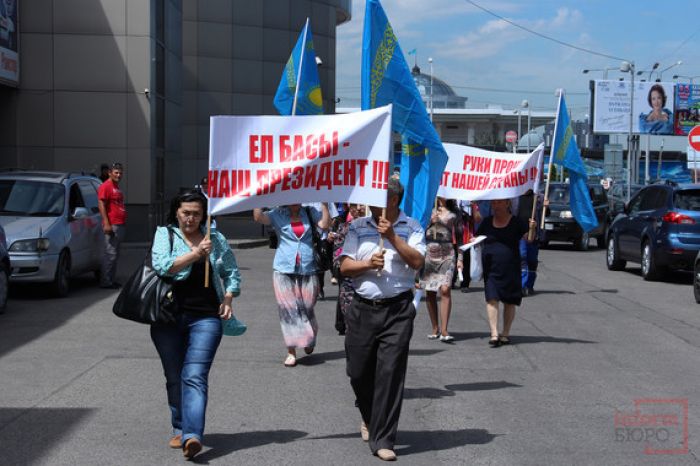 Митинг против митингов устроили алматинцы у консульства США
