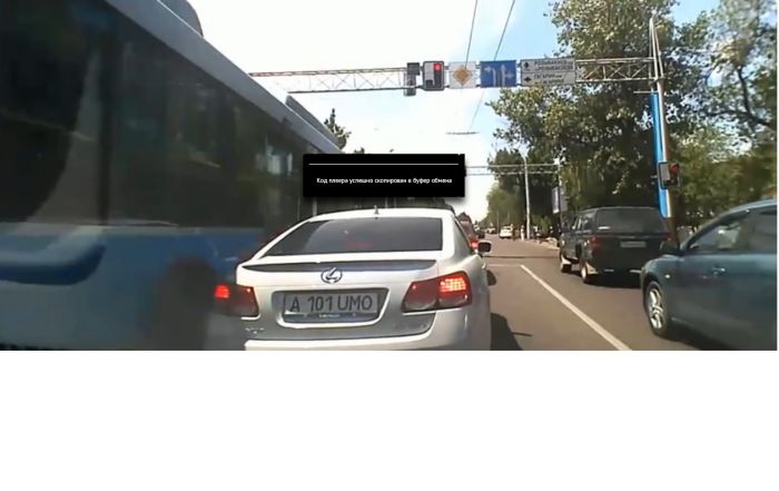 Алматинский автобус прокатил пассажиров по "встречке" на красный свет