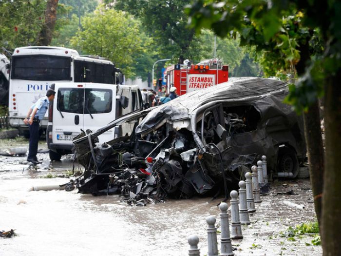 В Стамбуле взорвался начиненный взрывчаткой автомобиль