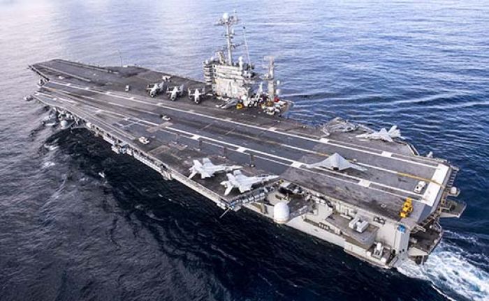 США направят в Средиземное море авианосцы из-за военной активности России