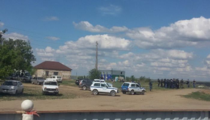  Очевидцы сообщают о поиске террористов в Бестамаке