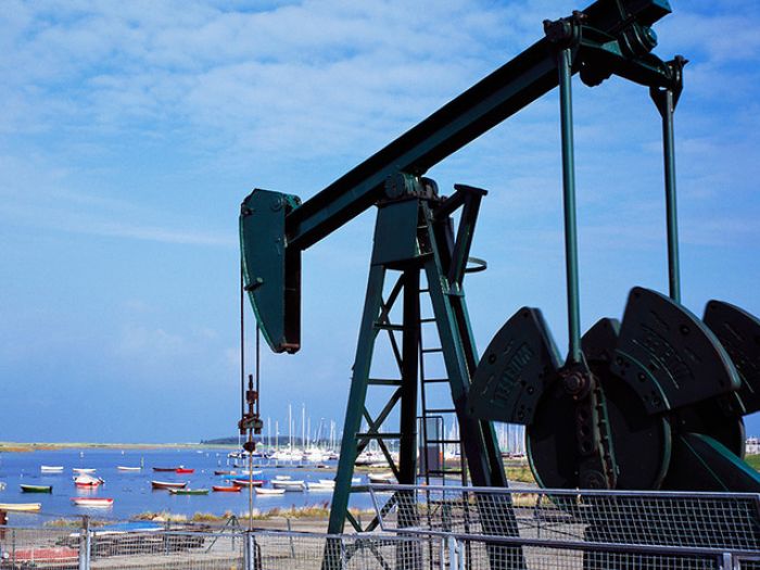   Цены на нефть Brent опустились ниже 50 долларов за баррель