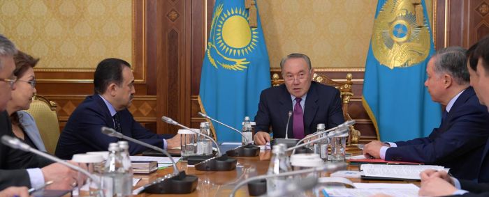 Особое внимание следует обратить на выстраивание грамотной работы с населением - Назарбаев