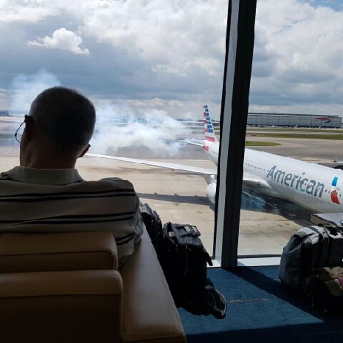 В аэропорту Лондона пассажиров эвакуировали из самолета