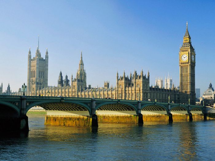Парламент Великобритании призвал расширить санкции против РФ и жестко ответить на ее действия