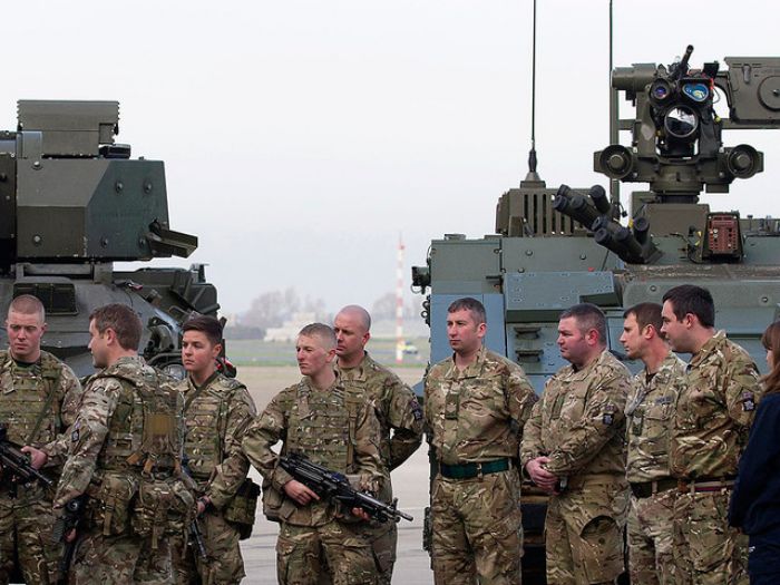 В Великобритании женщинам разрешили служить в пехоте и танковых войсках