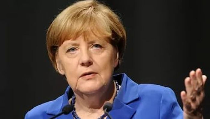 Меркель заявила о стремлении снять санкции с России