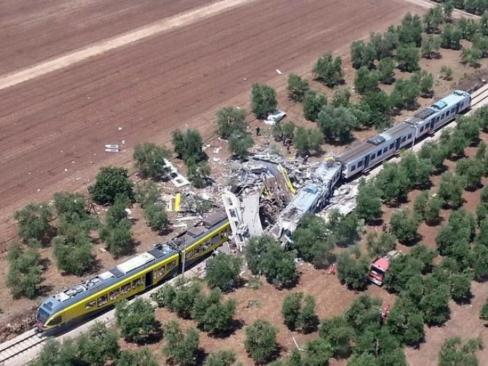 В Италии столкнулись два поезда: 27 погибших