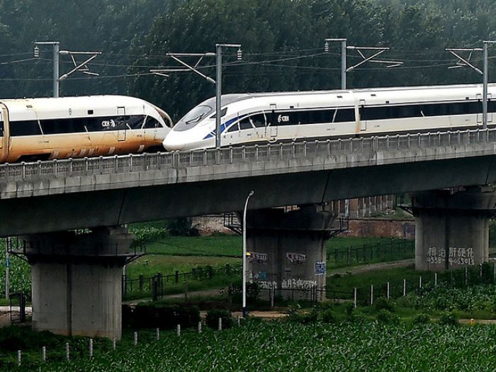 В Китае два сверхскоростных поезда установили мировой рекорд
