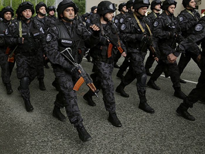 В Ереване вооруженные люди захватили здание полиции, требуют отставки властей