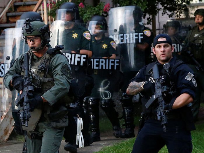 Неизвестный расстрелял полицейских в Луизиане, число жертв уточняется