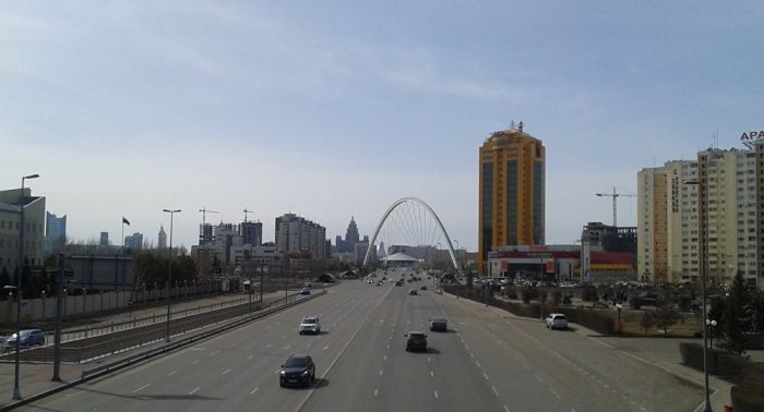 Мужчина грозился прыгнуть с моста в Астане