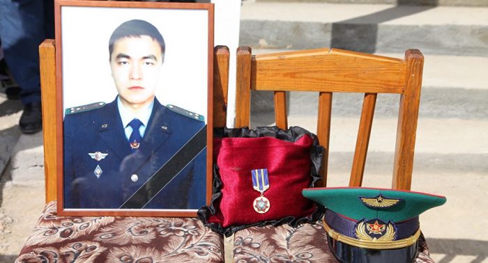 Погибший при теракте в Алматы пограничник посмертно награжден медалью