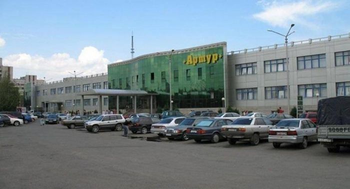 Рабочего затащило под эскалатор в торговом доме в Павлодаре