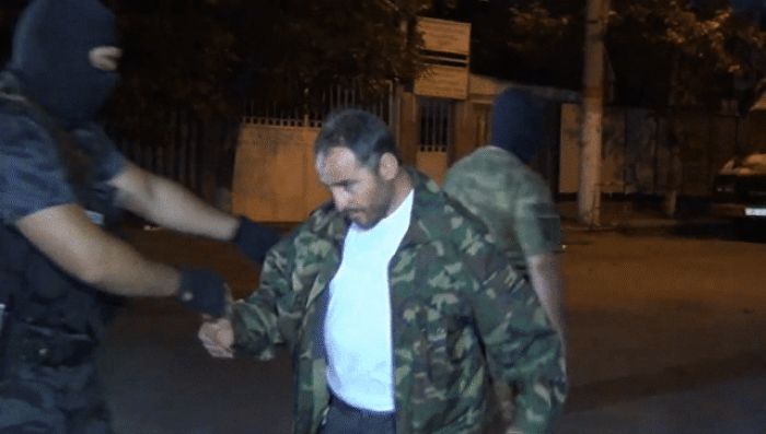 В сети появилось видео сдачи властям вооруженной группы в Ереване