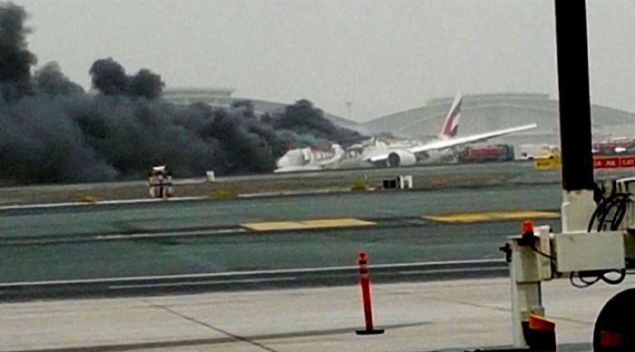 В Дубае при посадке загорелся самолет авиакомпании Emirates 