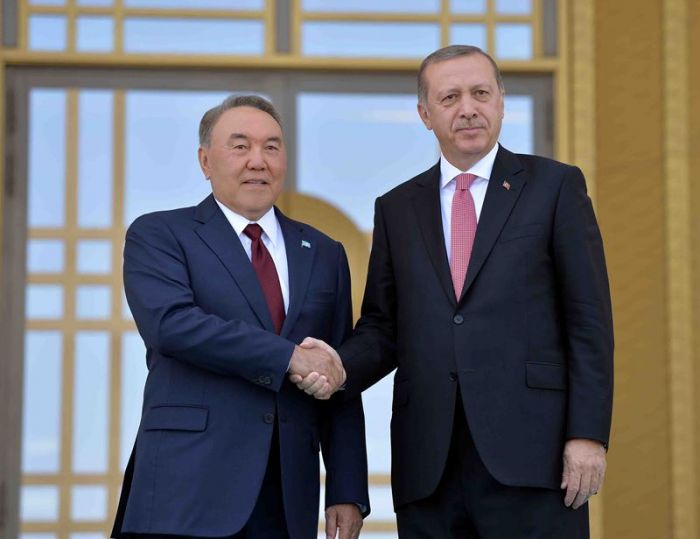 Нурсултан Назарбаев выразил поддержку законному правительству Турции
