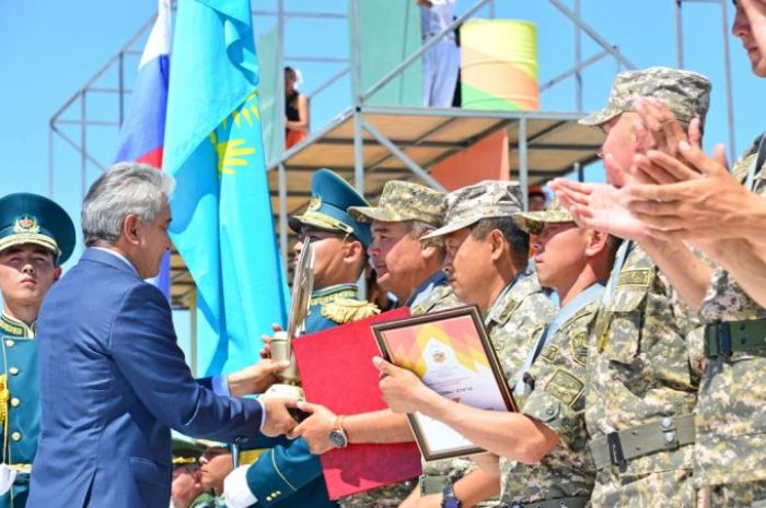 Министр обороны РК вручил награды победителям Армейских международных игр-2016