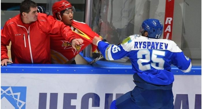 На драку Рыспаева отреагировала международная федерация хоккея