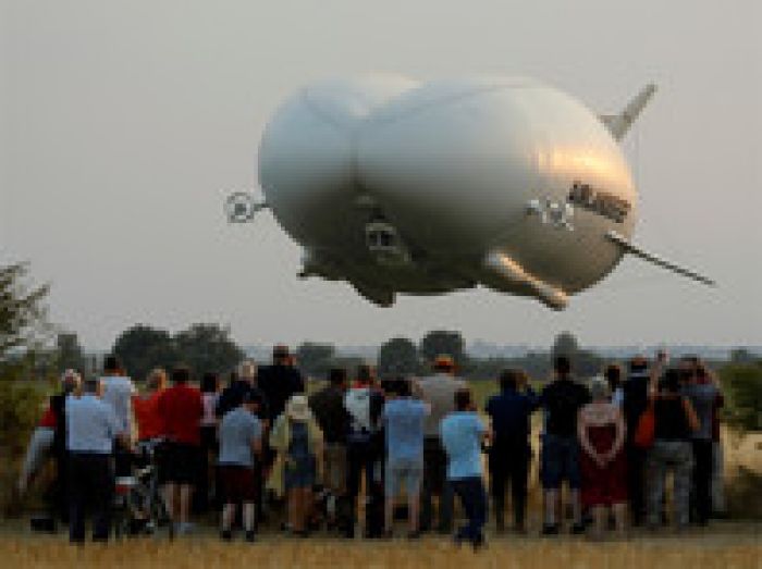Самое большое воздушное судно в мире совершило первый полет 