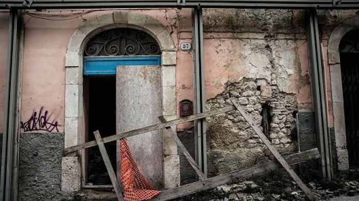 В Италии произошло мощное землетрясение: под обломками домов находятся люди