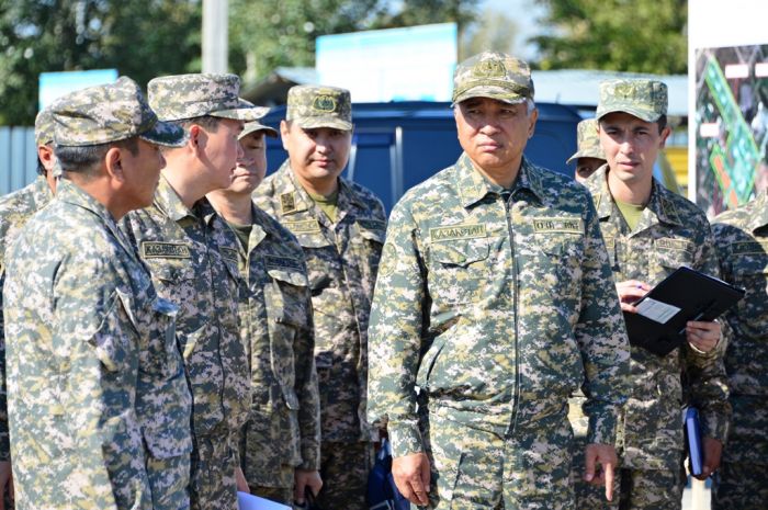Министр обороны РК проинспектировал реконструкцию военных объектов 