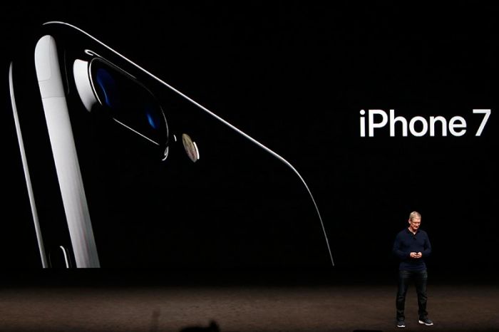 Apple представила новую версию смартфонов iPhone 7