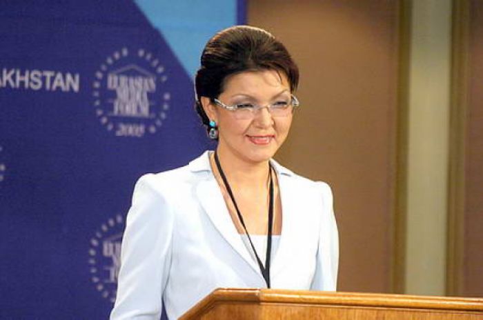Дарига Назарбаева избрана главой комитета по обороне сената