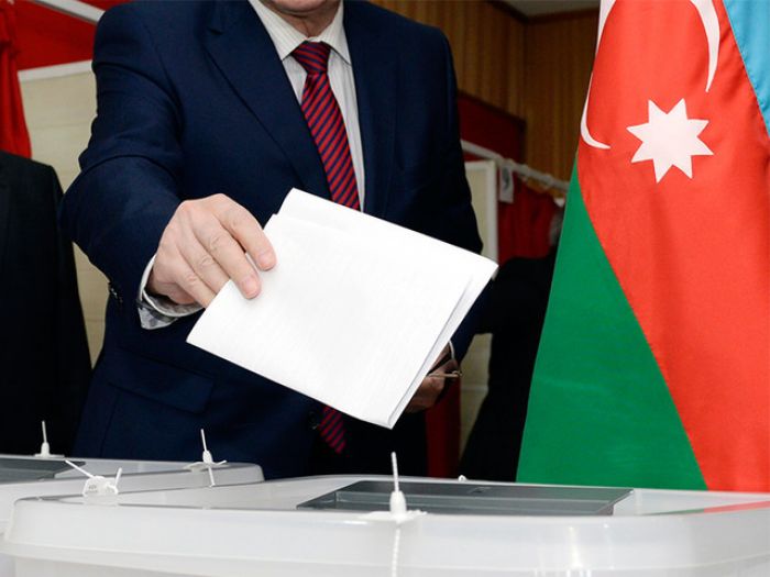 Жители Азербайджана на референдуме поддержали увеличение срока президентства до 7 лет