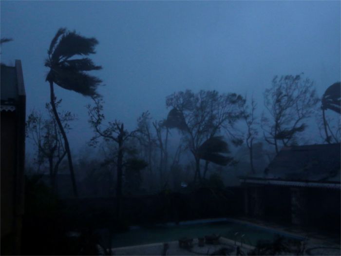 Более 2 млн человек эвакуируются из-за урагана Matthew