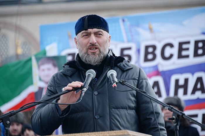 ​Депутат Делимханов призвал Емельяненко ответить за слова