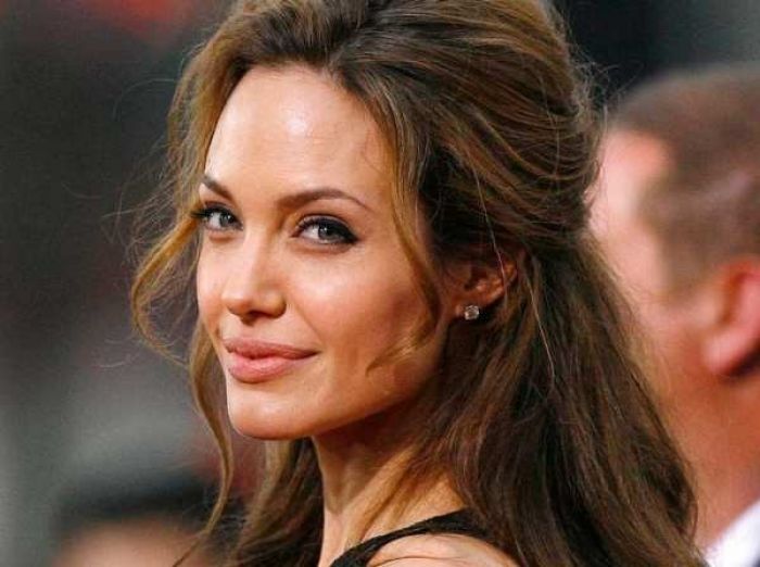 Анджелине Джоли приписывают роман с арабским миллиардером