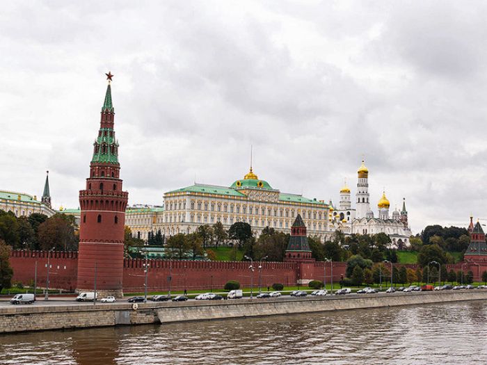 ​В Кремле рекомендовали чиновникам вернуть детей в Россию