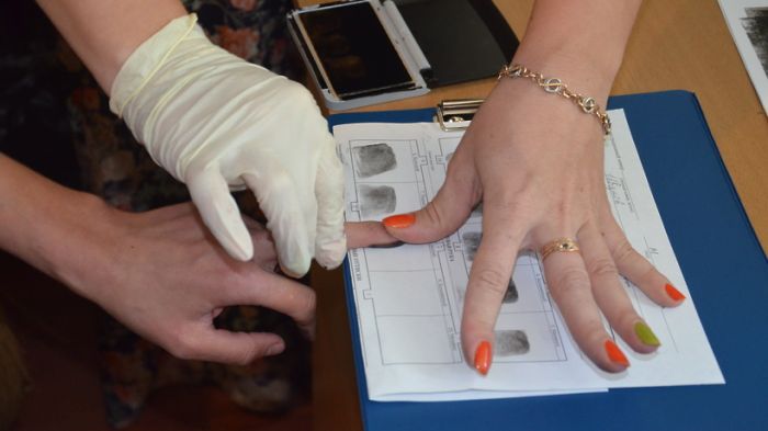 В МВД РК предлагают внести отпечатки пальцев в паспорта и удостоверения