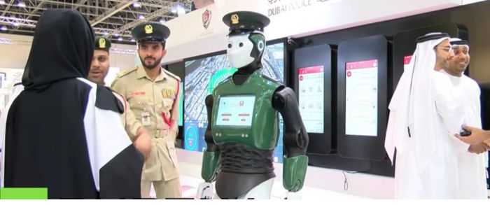 В Дубае начнет работать первый робот-полицейский