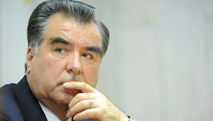 Эмомали Рахмон получил статус основателя независимого Таджикистана