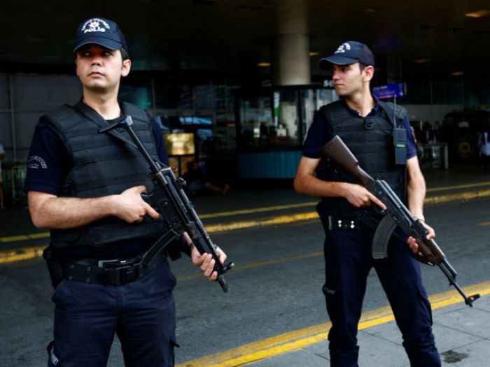 ​Полиция обстреляла мотоцикл возле аэропорта в Стамбуле