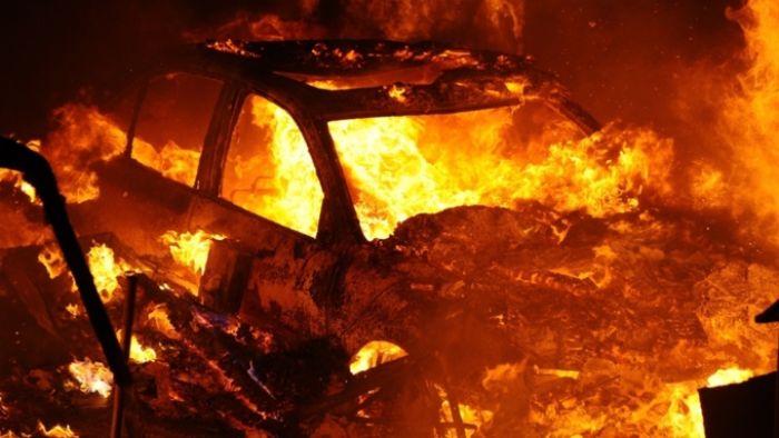 Неизвестные сожгли Lexus замглавы антикоррупционной службы Нацбюро Жезказгана