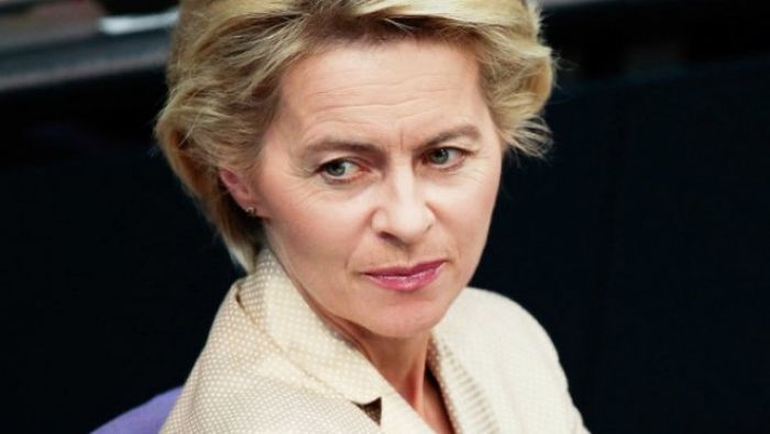 Глава Минобороны ФРГ призвала Трампа не относиться к НАТО как к бизнесу