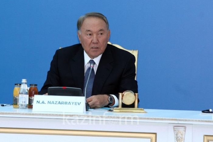 Назарбаев: Не надо в Париж ехать нашим женщинам