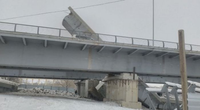 В центре Усть-Каменогорска рухнул главный мост