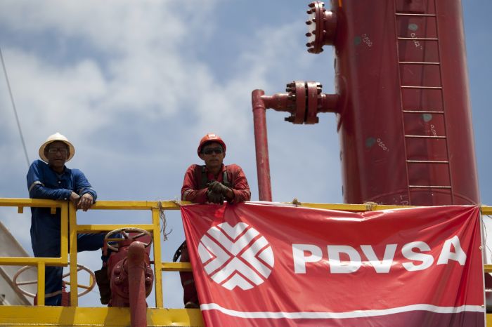 ​Нефтяные заводы Венесуэлы работают на треть от полной мощности 