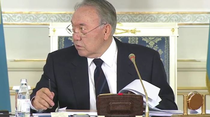 Назарбаев: Кончилось время, когда за акимом уходит вся его команда?