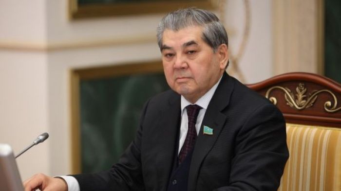 Предложившего переименовать Астану депутата задели оскорбления в соцсетях