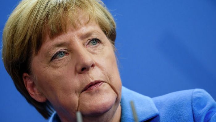 Bild: Меркель выступила за приостановку переговоров с Анкарой о вступлении Турции в ЕС