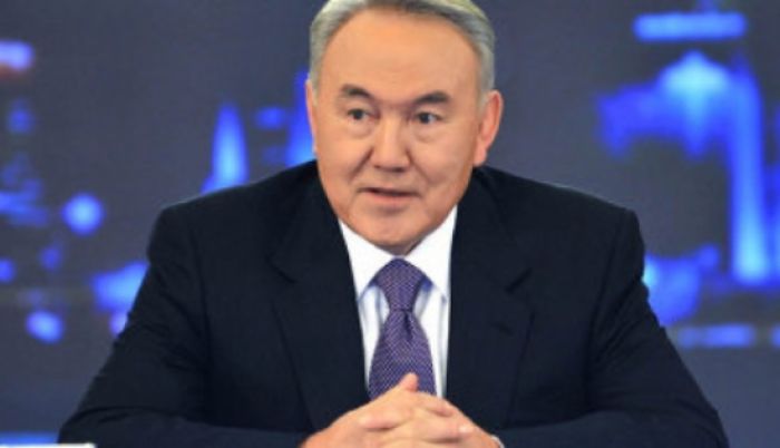 Президент Казахстана похвастался ботинками отечественного производства